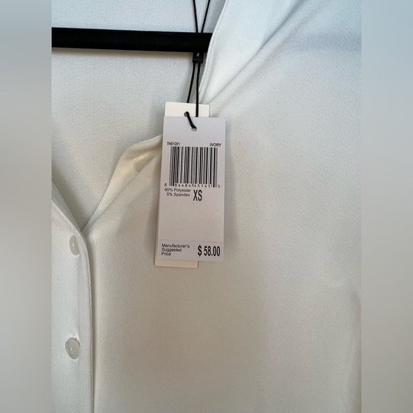 Tahari Ivory Blouse. Size X-Small. NWT. long sleeve and lightweight. - Picture 3 of 5